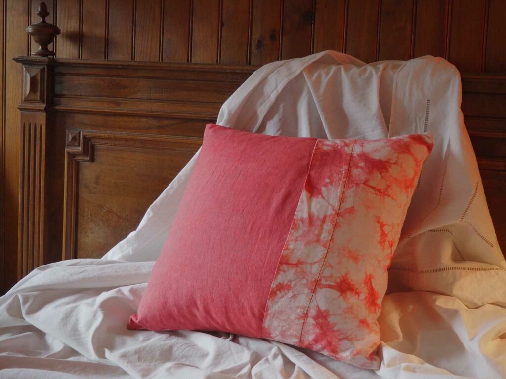 housse de coussin rose tie and dye